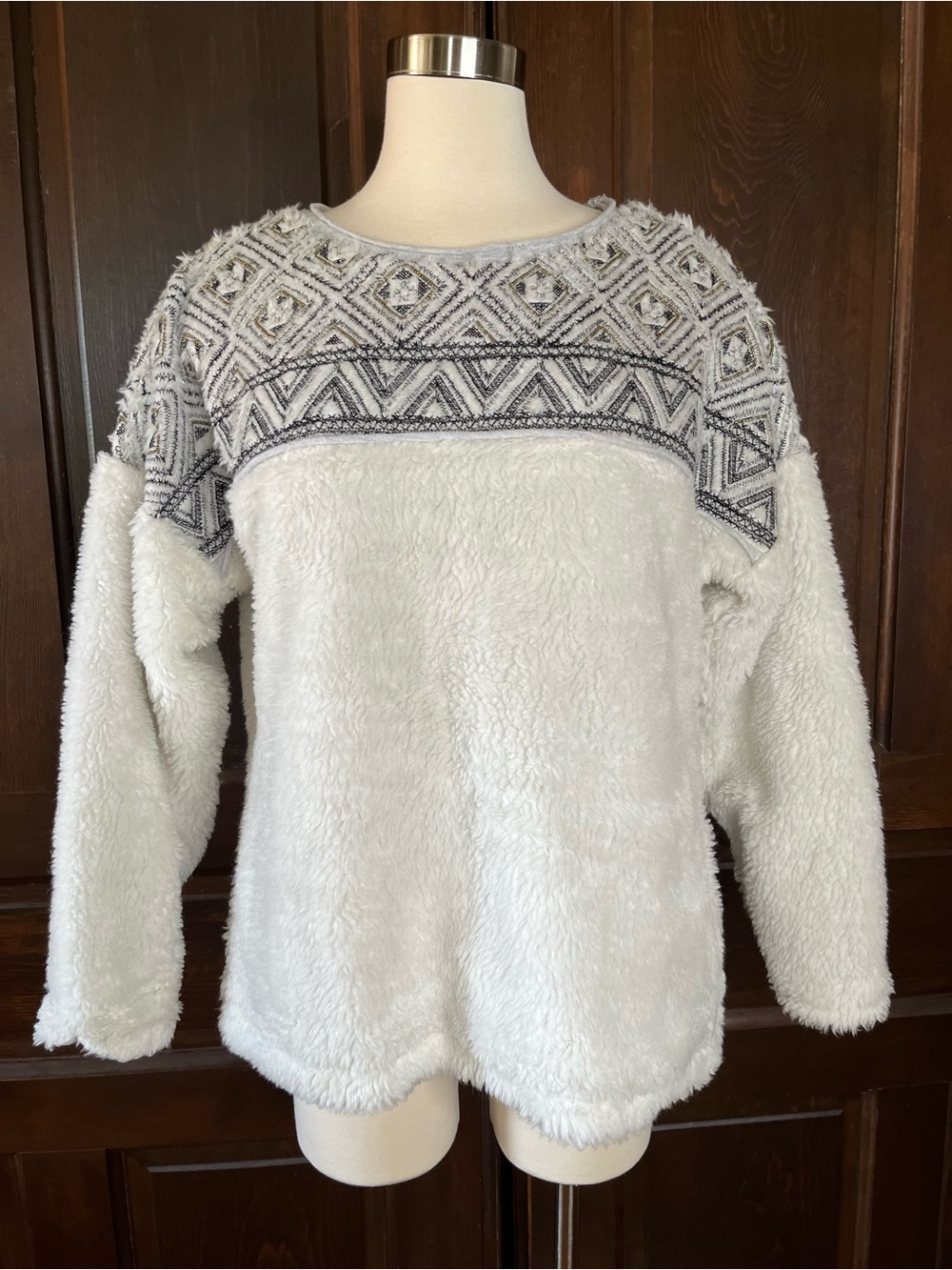Sundance Haven Sweatshirt Top Sherpa Fleece Beaded Embroidered Pockets Size L